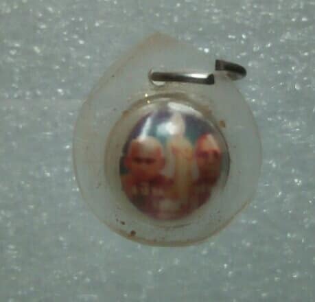 ลูกอมหลวงพ่อเงิน หลวงพ่อสด เศษรฐี  เลี่ยมพลาสติก 