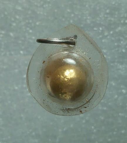 ลูกอมหลวงพ่อเงิน หลวงพ่อสด เศษรฐี  เลี่ยมพลาสติก 