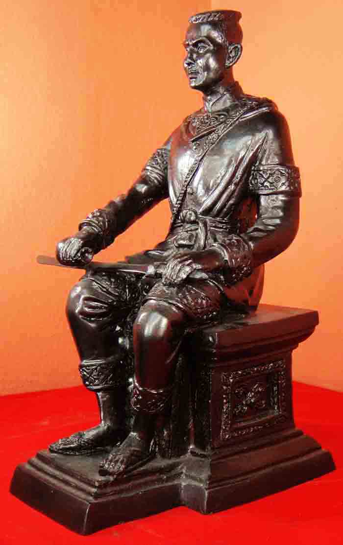 รูปหล่อบูชาสมเด็จพระนเรศวรมหาราช