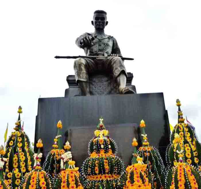 รูปหล่อบูชาสมเด็จพระนเรศวรมหาราช