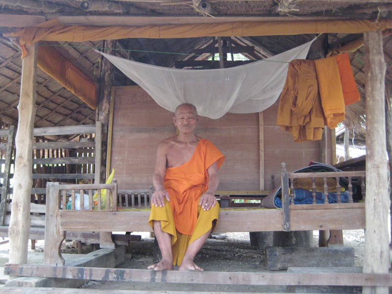 รูปถ่ายขนาดบูชา หลวงพ่อลออ ฐานวโร วัดหนองหลวง