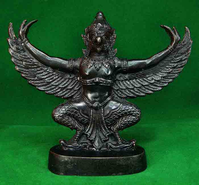พญาครุฑกางปีก เนื้อโลหะผิวดำ เครื่องหมายแห่งสิทธิอำนาจและความเป็นมงคล 