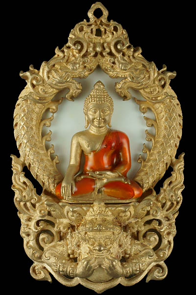 พระพุทธสิหิงค์ เหรียญเสมาฉลุ ยกองค์ รุ่น สิหิงค์๕๕ บรอนซ์แก่ทองลงยา สีขาว หมายเลข ๑๓๐