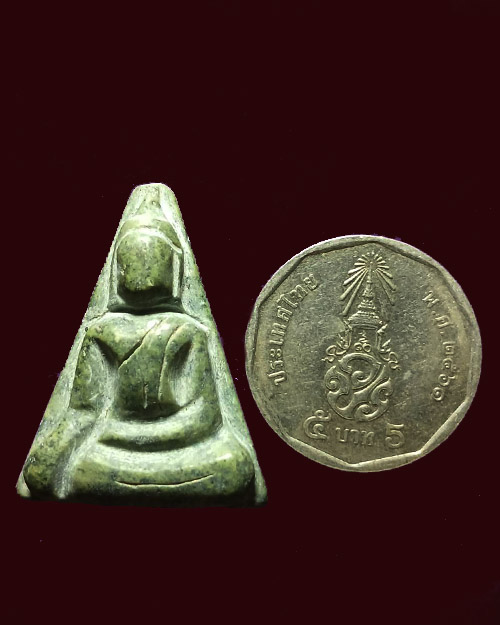 พระหินหยกพิมพ์นางพญา หลวงปู่ฟัก(เขาน้อยสามผาน) จังหวัดจันทบุรี     