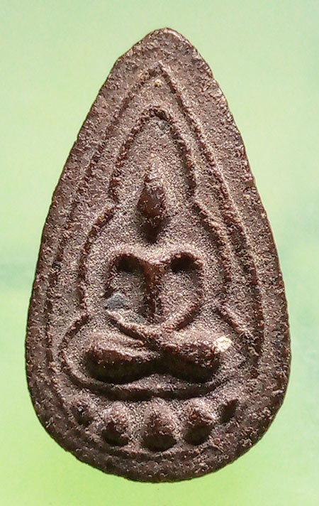 พระผงกลีบบัว หลวงพ่อโบ้ย วัดมะนาว สุพรรณบุรี