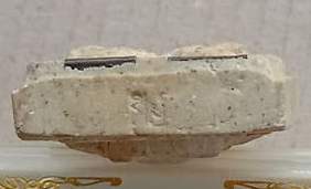 ขุนแผนอุ้มไก่ หลวงปู่คีย์ วัดศรีลำยอง จ สุรินทร์ ปี2555 รุ่นปลดหนี้มหาเศรษฐี เนื้อว่านสีขาว