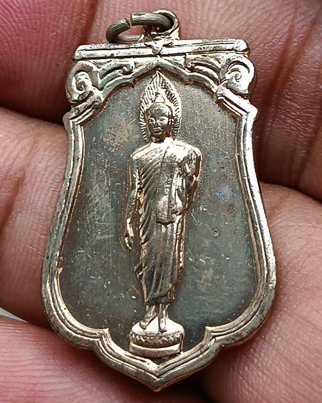 13.เหรียญเสมาฉลอง 25 พุทธศตวรรษ เนื้ออัลปาก้า พิมพ์แขนโตหลังยันต์ชิดบล็อคนิยม กระดาษแก้วเดิม พร้อมบั