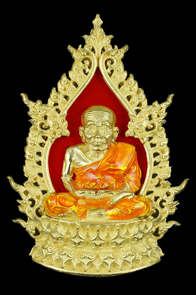 หลวงปู่ทวด พ่อท่านพรหม รุ่น อภิมงคล เนื้อทองระฆัง ลงยาสีแดง หมายเลข ๓๒ เลขสวยมงคล