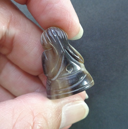 พระปิดตาแกะจากเขาควายเผือก ขนาดกว้าง 2 ซม. สูง 2.5 ซม. สวยครับ