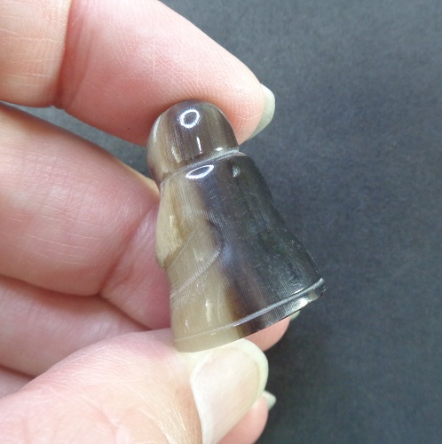 พระปิดตาแกะจากเขาควายเผือก ขนาดกว้าง 2 ซม. สูง 2.5 ซม. สวยครับ