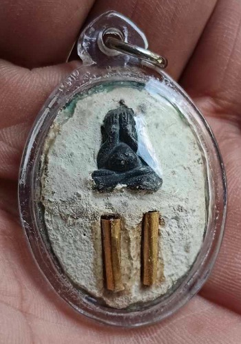 ล๊อกเก็ตหลวงพ่อสาครปี47 ด้านหลังฝังปิดตาเนื้อนวะและตะกรุด2ดอก รับประกันแท้
