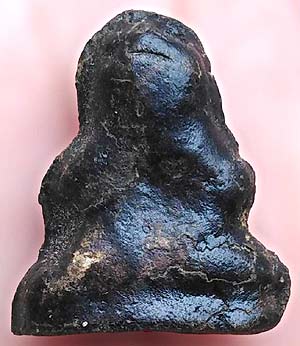 *ปิดตาจิ๋ว แจกแม่ครัว เนื้อผงจุ่มรักดำ หลวงพ่อทองสุข วัดสะพานสูง นนทบุรี*