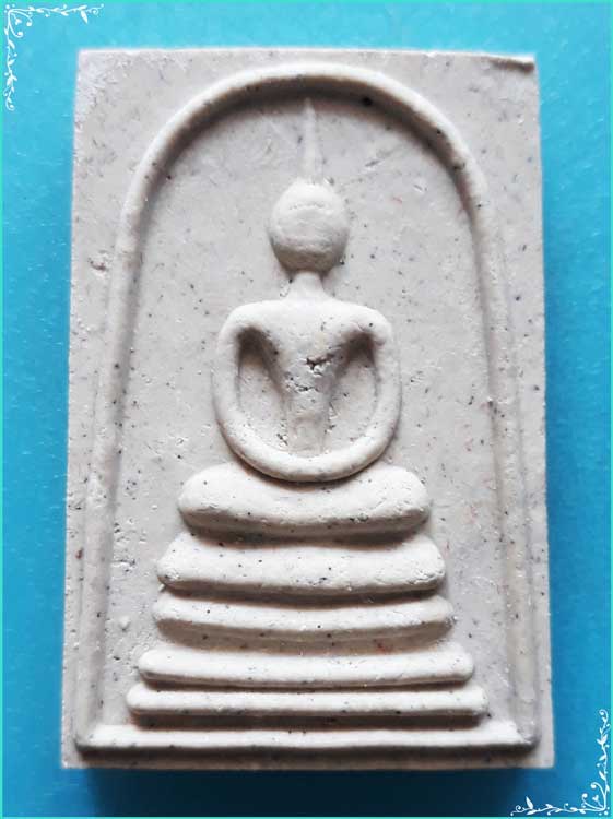 ..พระสมเด็จ พิมพ์สี่ชั้น เนื้อผงเก่าๆ หลังยันต์ หงส์มอญ..