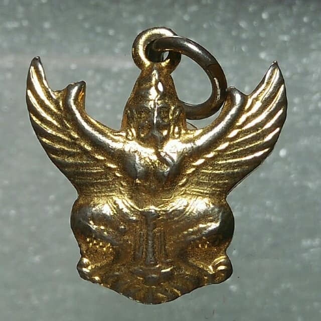 พญาครุฑ อาจารย์วราห์ วัดโพธิ์ทอง ปี ๓๙ หลังตรากาญจนาภิเษก  2 องค์ 