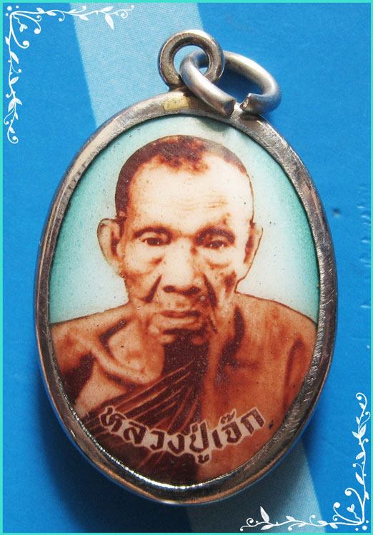 ..ลป.เจ๊ก วัดระนาม สบ. ล็อคเก็ต ฉากเขียว ครึ่งองค์ หลังยันต์..