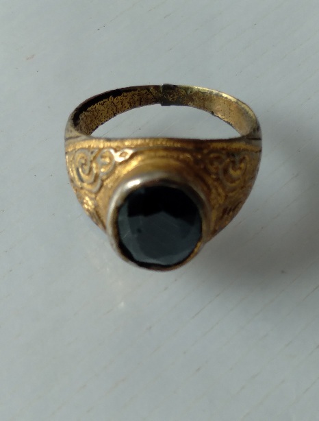 แหวนหัวนิลไม่ทราบที่