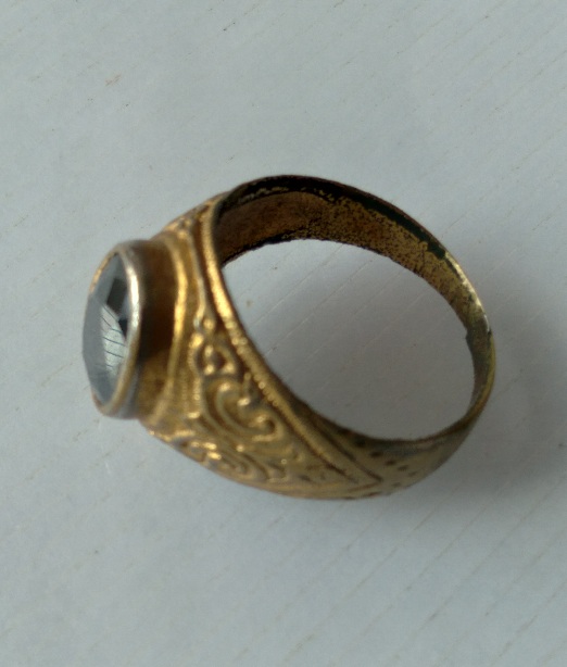 แหวนหัวนิลไม่ทราบที่