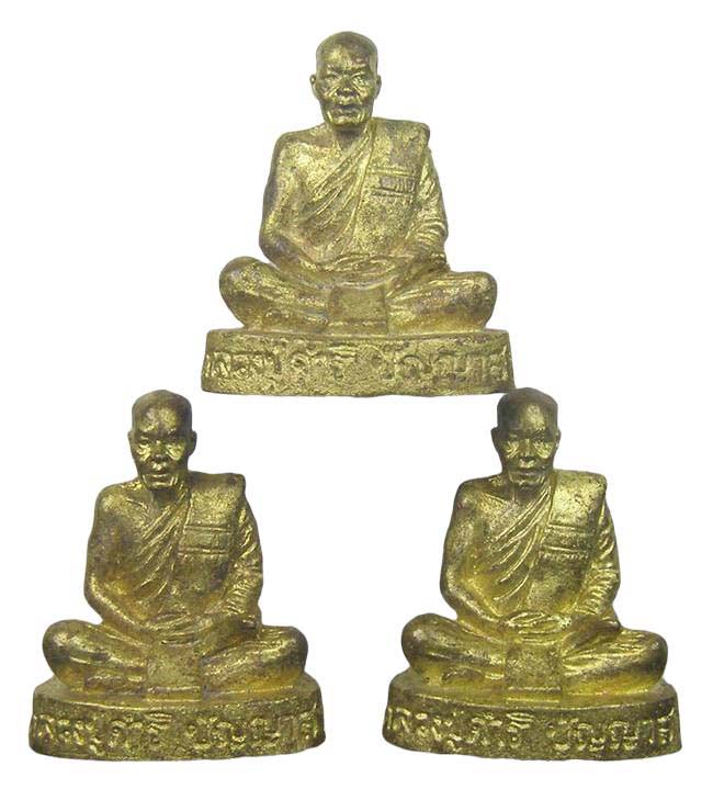 รูปหล่อรุ่นแรก มีจารใต้ฐาน หลวงปู่ดำริ วัดป่าโพธิ์ชัย อุดรธานี ทีเดียว 3 องค์