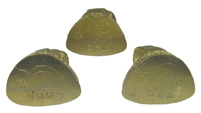 รูปหล่อรุ่นแรก มีจารใต้ฐาน หลวงปู่ดำริ วัดป่าโพธิ์ชัย อุดรธานี ทีเดียว 3 องค์