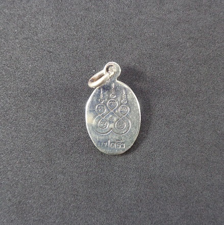 เหรียญเม็ดแตงพระพุทธโสธร วัดโสธรวรารามวรวิหาร จ.แปดริ้ว เนื้อเงินลงถม สวยครับ
