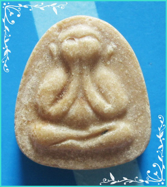 ..วัดฝาง ชน. พระปิดตามหาลาภ เนื้อเทียนชัย หลังยันต์ ปี 20 .