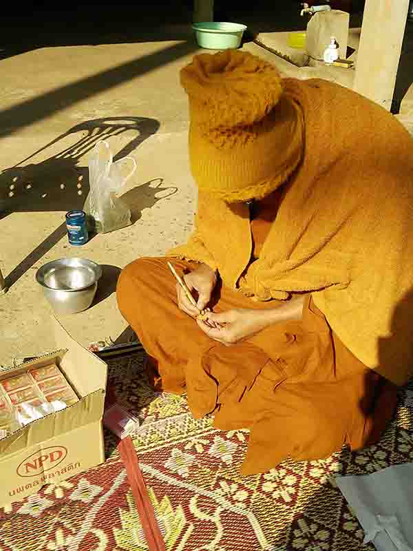 รูปหล่อรุ่นแรก เนื้อฝาบาตร หลวงปู่ดำริ วัดป่าโพธิ์ชัย อุดรธานี