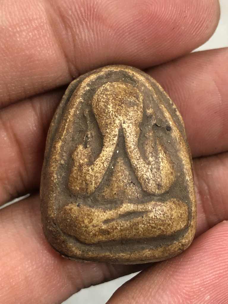 ปิดตาหลวงพ่อแก้ว หลังแบบ