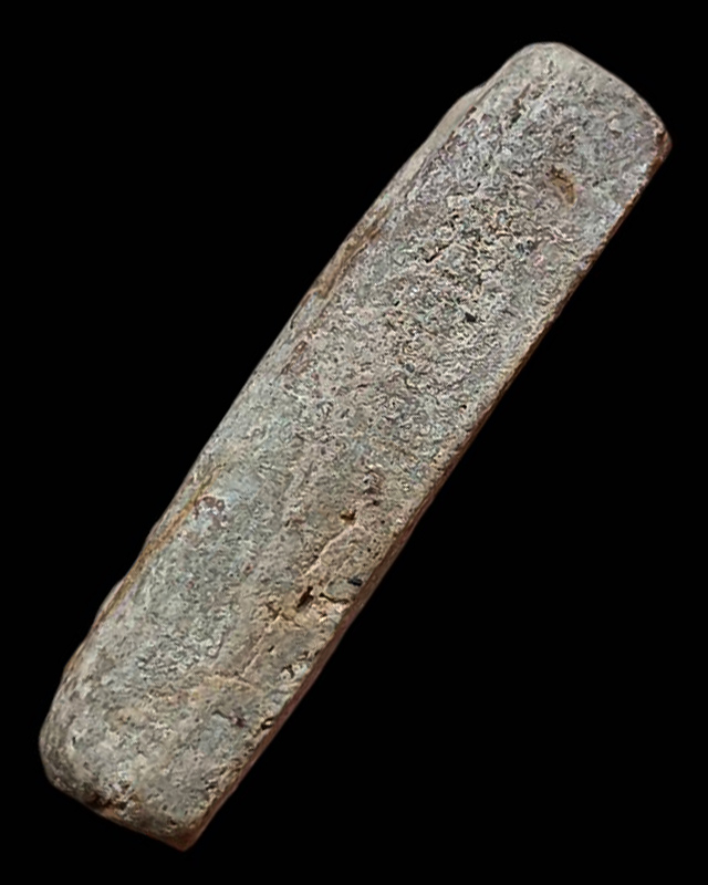 สมเด็จพิมพ์ปรกโพธิ์ มีรอยลั่นแต่ดูขอบข้างแล้วไม่มีรอยซ่อม ขนาดประมาณ 3.2 x 2 ซ.ม.เก่าเก็บหลายสิบปี