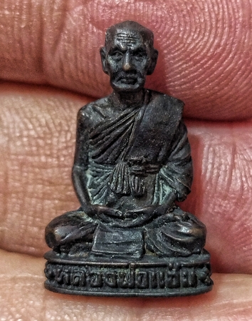 รูปหล่อหลังยันต์มะอะอุเนื้อนวะ