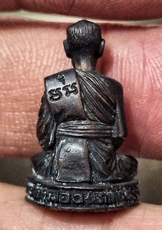 รูปหล่อหลังยันต์มะอะอุเนื้อนวะ