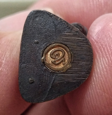 รูปหล่อหลังยันต์มะอะอุเนื้อนวะ