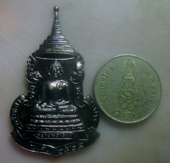 **วัดใจ**เหรียญหลวงพ่อเพชร วัดท่าถนน จ.อุตรดิตถ์ ปี ๒๕๒๔**หลังยันต์ สวยๆ