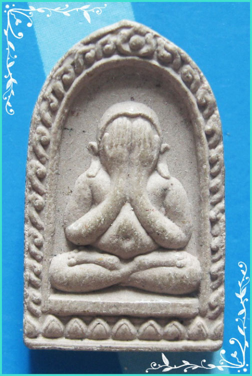 ..วัดปรกสุธรรมาราม พระปิดตามหาลาภ เนื้อผงเก่าๆ หลังยันต์รุ่น รวยไม่เลิก ปี 33..