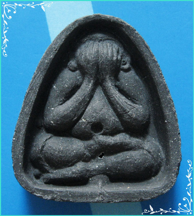 ..ลป.เจือ วัดป่าอรัญญิกาวาส พระปิดตามหาลาภ เนื้อผงสัดำ หลังยันต์จม..