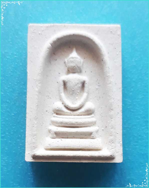 ..ลพ.อุดม วัดประสิทธิเวช นย. พระสมเด็จ พิมพ์คะแนน เนื้อผงเก่าๆ หลังรูป ครึ่่งองค์ ปี 56..