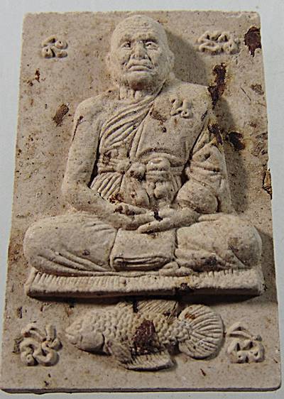 ๒๐ พระสมเด็จ หลัง ปลากัด หลวงปู่น่วม วัดโพธิ์ศรีเจริญ จ.สุพรรณบุรี
