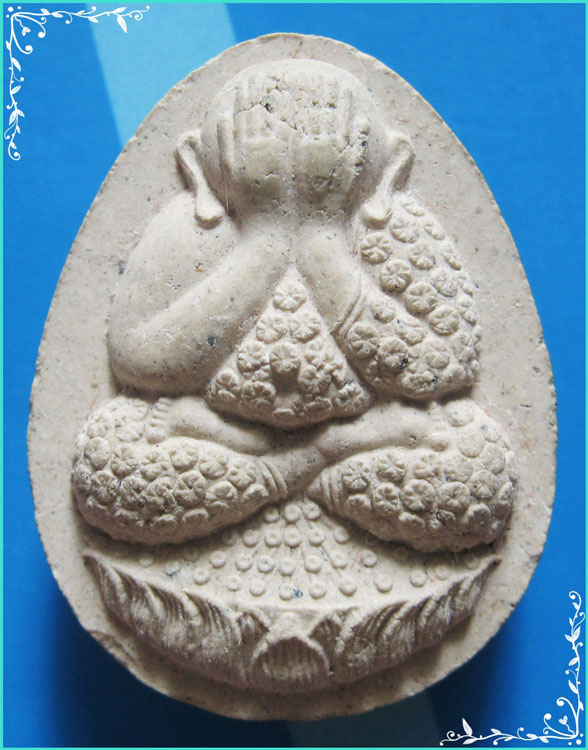 ..วัดหลังศาลประสิทธิ์ พระปิดตามหาลาภ พิมพ์ทรงเครื่อง เนื้อผงเก่าๆ หลังยันต์ พิมพ์ใหญ่..