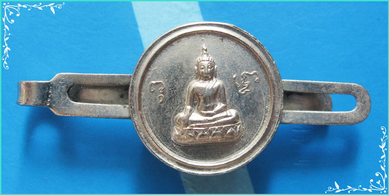 ..ลพ.ปู่ วัดใหญ่จอมปราสาท แหนบรูปเหมือนรุ่นแรก กะไหล่เงิน ปี 11..