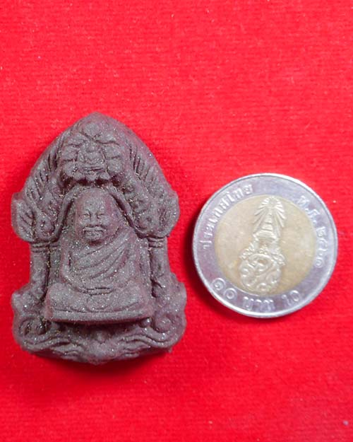 พระผงนั่งบัลลังค์หลวงปู่ลี วัดภูผาแดง จังหวัดอุดรธานี