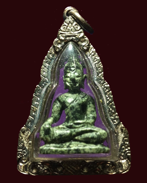 พระหินหยกพิมพ์พระพุทธ หลวงปู่ฟัก(เขาน้อยสามผาน) จังหวัดจันทบุรี   เลี่ยมกรอบเงินพร้อมใช้