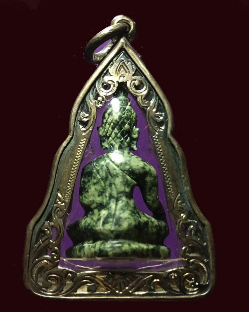 พระหินหยกพิมพ์พระพุทธ หลวงปู่ฟัก(เขาน้อยสามผาน) จังหวัดจันทบุรี   เลี่ยมกรอบเงินพร้อมใช้