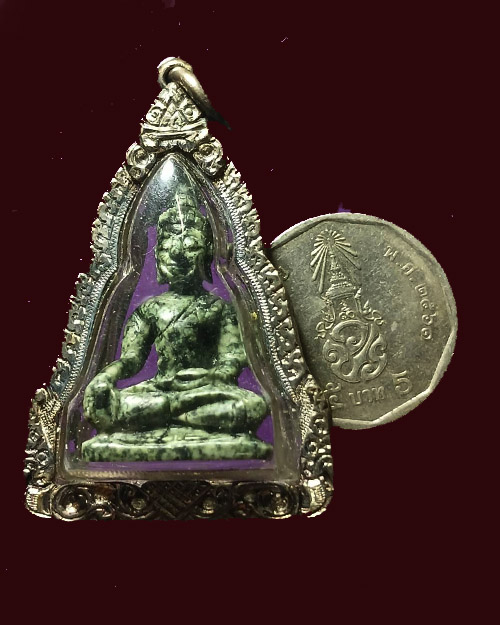 พระหินหยกพิมพ์พระพุทธ หลวงปู่ฟัก(เขาน้อยสามผาน) จังหวัดจันทบุรี   เลี่ยมกรอบเงินพร้อมใช้