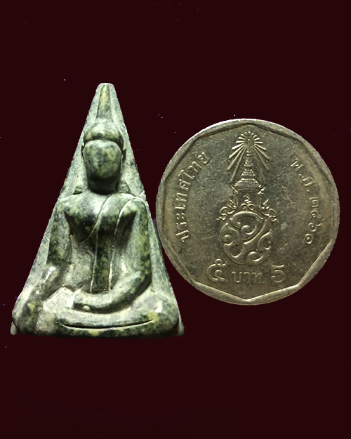 พระหินหยกพิมพ์นางพญา หลวงปู่ฟัก(เขาน้อยสามผาน) จังหวัดจันทบุรี    