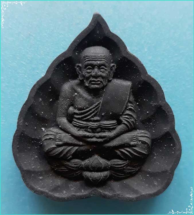..วัดเขาสูงแจ่มฟ้า ลพ.ทวด วัดช้างไห้ พระผงรูปเหมือน พิมพ์ใบโพธิ์ เนื้อผง หลัง ลพ.ทวีศักดิ์ ผงสีดำ..