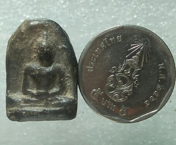 พระซุ้มกอ เนื้อดำ 