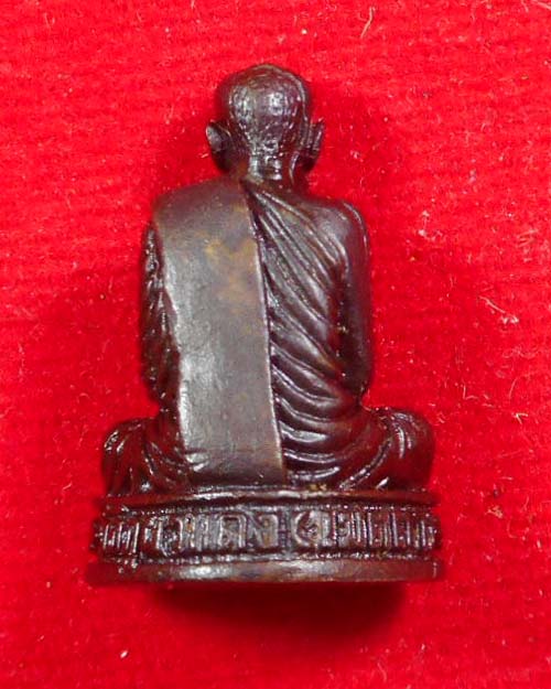  รูปหล่อหลวงปู่ลี กุสลธโร วัดภูผาแดง จังหวัดอุดรธานี