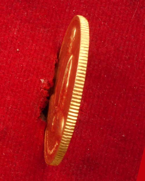 เหรียญรูปไข่หลังอัฐบริขาร หลวงตามหาบัว วัดป่าบ้านตาด จังหวัดอุดรธานี