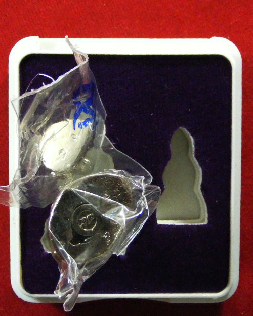  พระกริ่งรุ่นแรกเนื้ออัลปาก้า ๑ใน ๑๐๘ องค์ หลวงพ่อสุดใจ ทันตมโน วัดป่าบ้านตาด อุดรธานี 