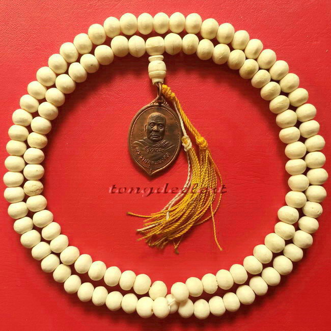 ประคำหลวงพ่ออุตตมะ วัดวังก์วิเวการาม จ.กาญจนบุรี มีเหรียญห้อยปลายประคำด้วยค่ะ