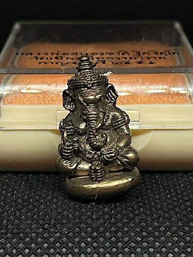 พระพิฆเนศ เนื้อนวะ พิมพ์พอดี หลวงพ่อสนองชาติ วัดเย็นสนิท กาญจนบุรี